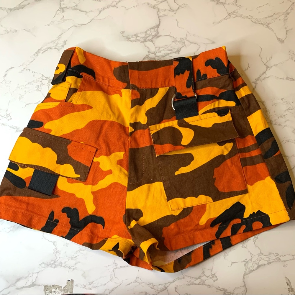 Camouflage orange shorts